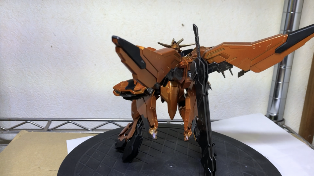 重い背中、独特な腰でアクションベースを使いにくいので立たせるの大変だった