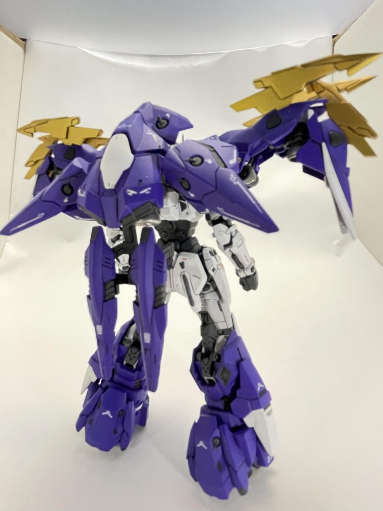 リアビュー全身のリニアボルトをはじめとすると細かいディテールの塗り分けに時間がかかりました。くどくなりすぎるかと思いましたが、最終的には違和感なく完成したかなと思います。