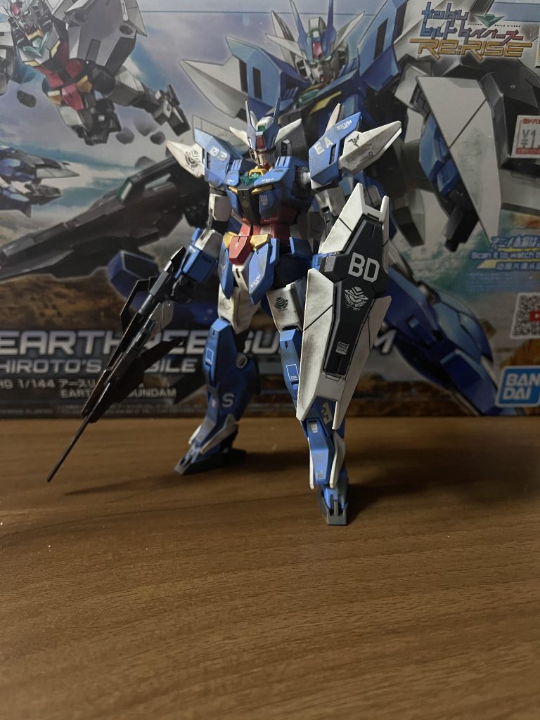 タミヤのウェザリングマスターの慣らしで少し汚してみました。お手軽ですごく使いやすいです。大人になって、ビルドダイバーズリライズを視聴してガンプラにハマりました