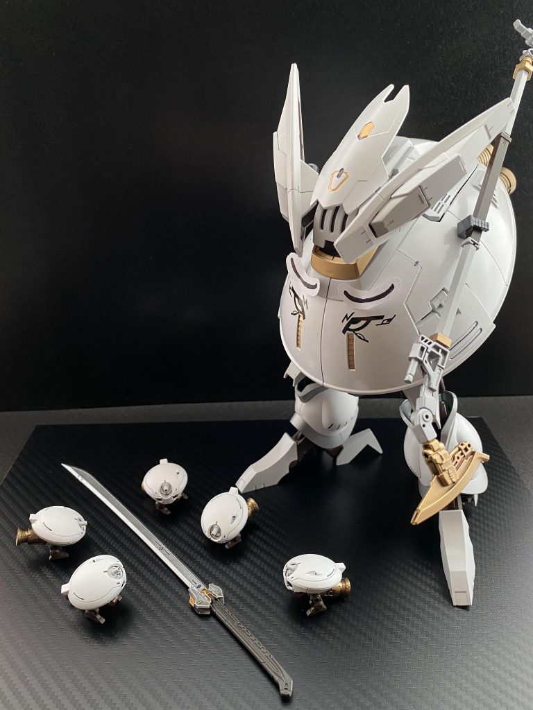 　「おや、こんな所に、刀が…」 