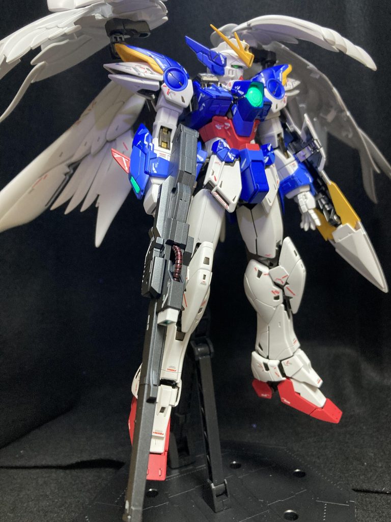 センサーはブラックライトで光ります。