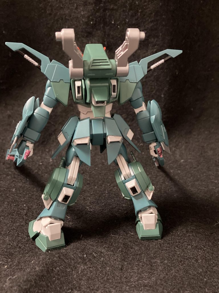 カラーリングは原型のカラミティガンダムをイメージしたのですが…濃緑部分が薄くていかにもモブっぽく( ˙꒳˙ )ソレモイイ…