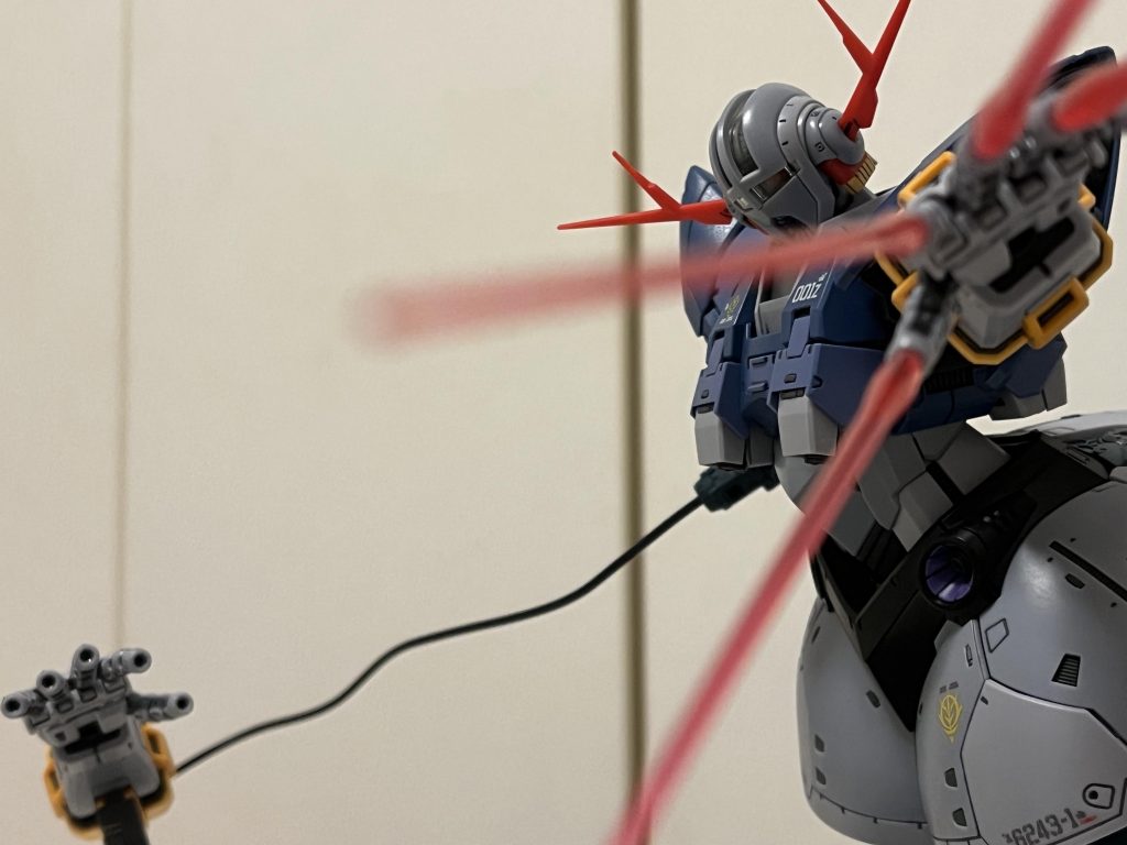 でも、やっぱり指から撃ってる言うより、ビームサーベル出してるように見えますねw