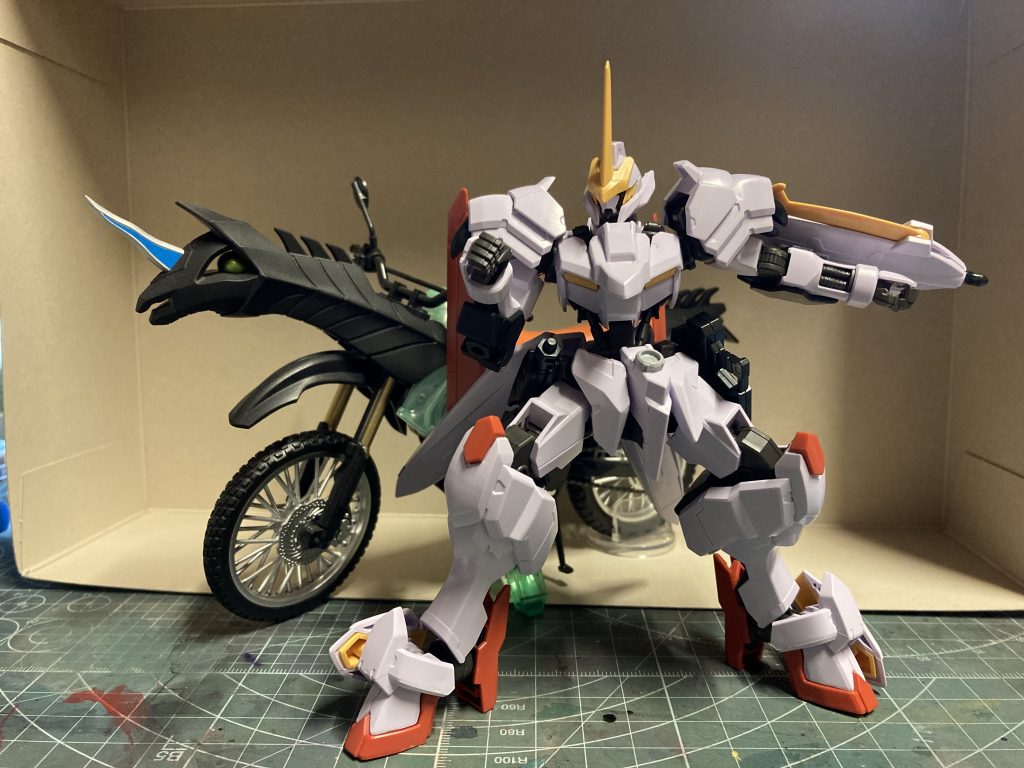 製作中の写真他の機体ベース(ビルドバーニングなど)も考えましたが端白星を気分転換に作ってたらこっちが良いことに気づきました😅