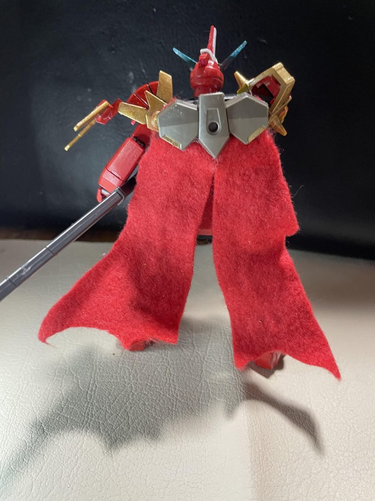 抜刀後の後ろ姿はこんな感じです。マントには針金を仕込んでます。自分では好きな感じです😊  