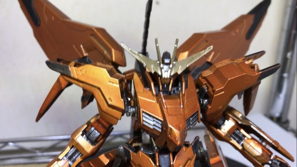 メタリックオレンジの缶スプレー黒いところはエナメル塗料を使いました