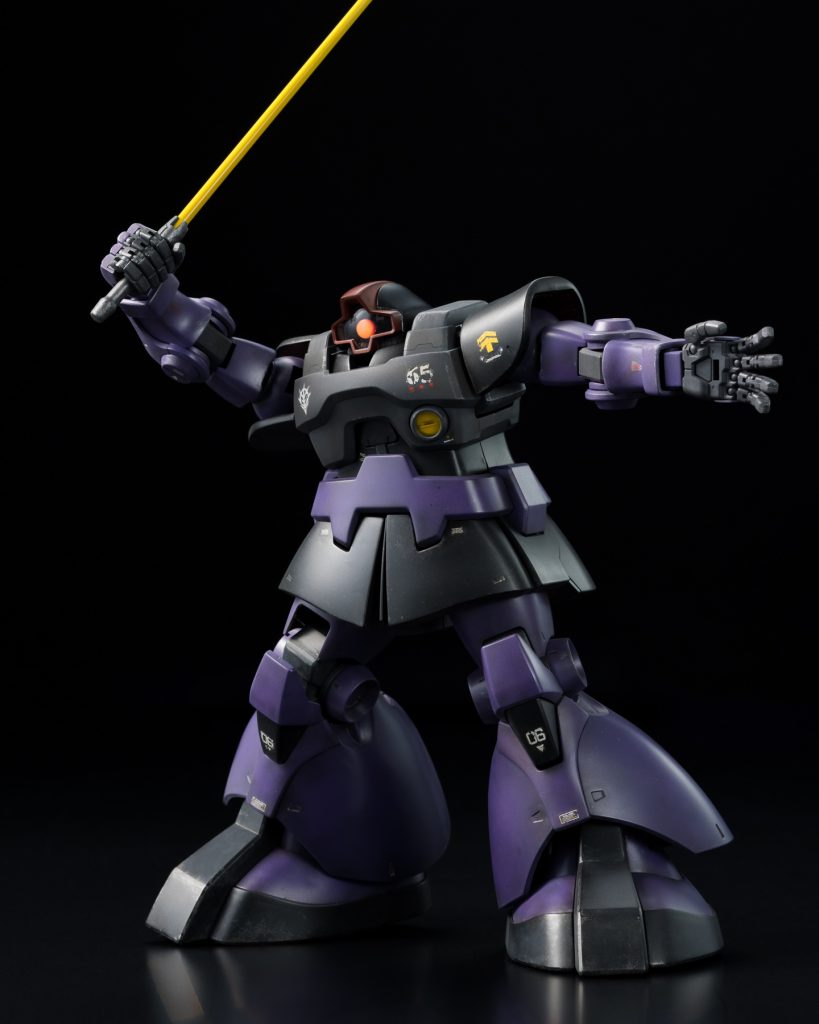 モノアイにはアサヒペンの蛍光塗料を使用しています。