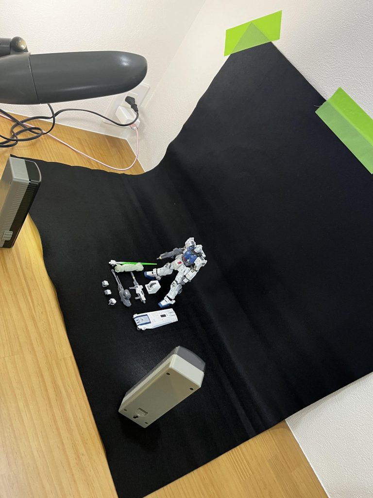 撮影って難しい。キレイに撮影しているひとは一眼レフとかで撮ってるのかな iPhoneではこれが限界なのか、、いい方法あったら教えてください! 感想・まとめ初めての投稿となります。HGUC陸戦型ガンダム キットは比較的新しいものなので素組でもカッコイイ良キットだと思いました。一部、ディテールが少ない部分もあったのでそこを意識して改修しました。また作るなら今度は汚しで作りたいなTwitterしてますので是非フォローよろしくお願いいたします!↓↓↓https://twitter.com/akasaha1124 最後までご覧くださりありがとうございました!!