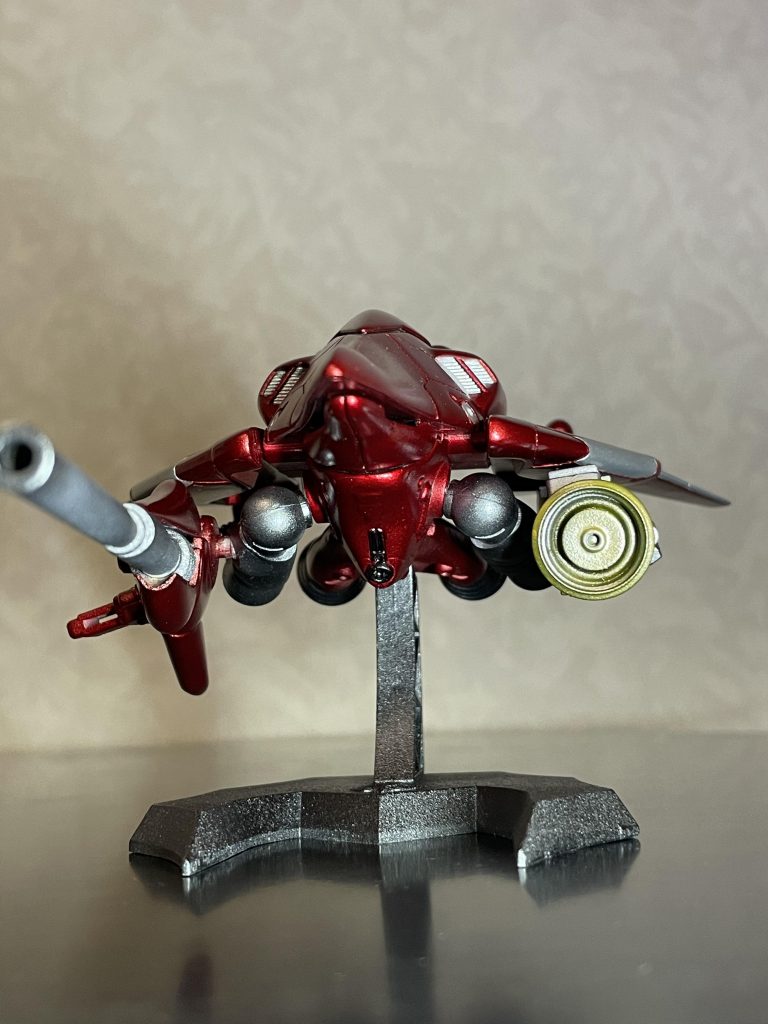 後付の大型メガ粒子砲とIフィールドジェネレーターを搭載させました。左右非対称のデザインにしたくて進めてたら既視感のある雰囲気に…