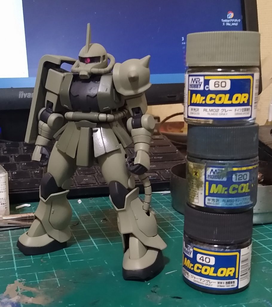 本体色：RLM02グレー胸部など：オリーブグリーン＋白、黒、赤スリッパ等：ジャーマングレー