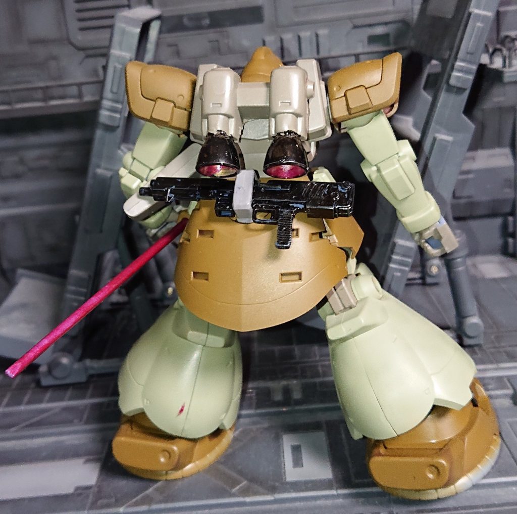 サンドカラーは少し高いけど武器が多くスカート裏にゲルググマリーネのバーニアが追加されてるのが良いです 