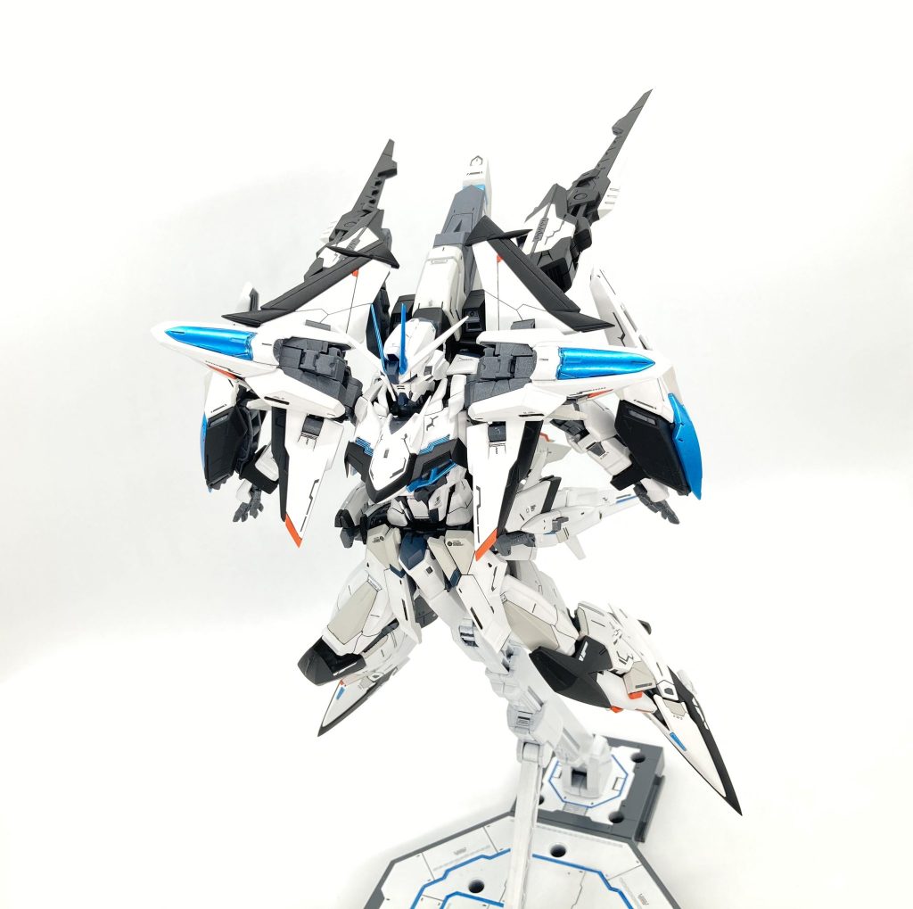 設定にはないけどクスィーのフライトフォームみたいに。機体名のIXは上記の初期構想からXI(クスィー)→IX(イクス)と命名、構想変更したあともそのままにしました。