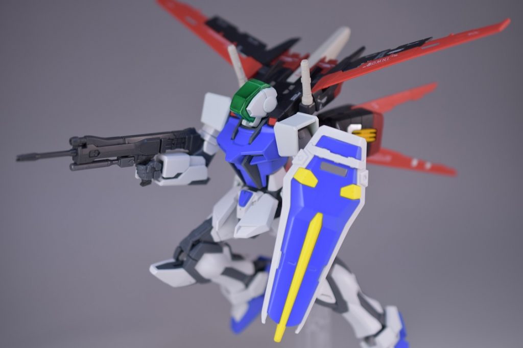 エールストライカーを装備させてみました。ビットモビルスーツのシンプル機体でもエールストライカーを装備させるとかっこよく見えますね。