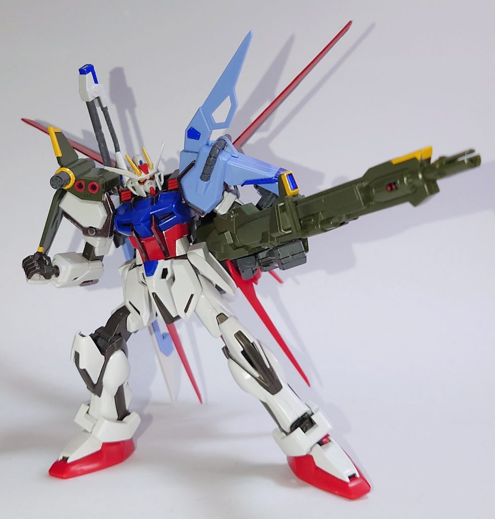 超高インパルス砲「アグニ」コンボウェポンポッドアグニは全てシール。コンボウェポンポッドの350mmガンランチャー部分(赤いところ)はシールが付属してるけど余りにも貼りにくく貼れてもいい見た目にはならなかったのでガンダムマーカーで塗装。120mm対艦バルカン砲の黄色部分は付属のシール。