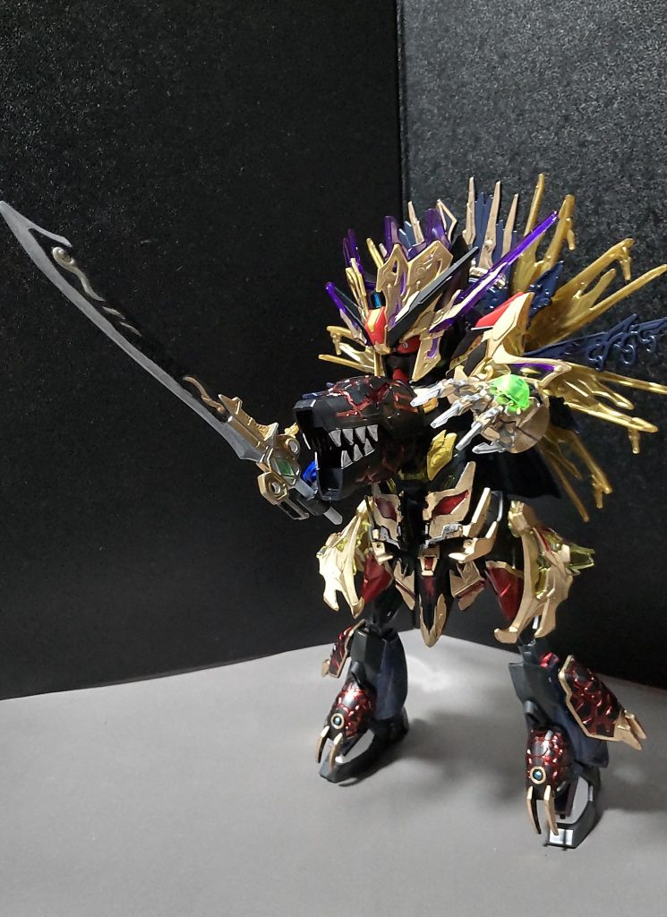 ・金剛雲水剣この世の物でない何かの物質で出来た魔剣で、一振りするだけで遠くにある山々も切り落とす衝撃波を放つことができる。