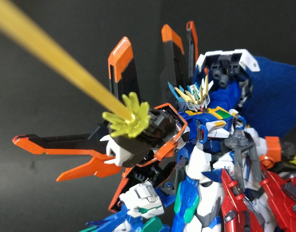 ハイパービームサーベル腕部から発生する高出力大型ビームサーベル。そしてリライジングガンダムのグランドクロスキャノンにあたる技である、「ウィンクルムキャノン」を発射できます。ウィンクルムは、ラテン語で絆です。キャノン発射のうまい写真が取れませんでした…。今回はこれで以上です。合体時の掛け声を募集したいです! 案がありましたらコメントでお願いします。コアチェンジリライジングゴーのリライジングの部分を変えたいです。フロイントシャフトにかえるとなんかしっくりこないんですよね〜