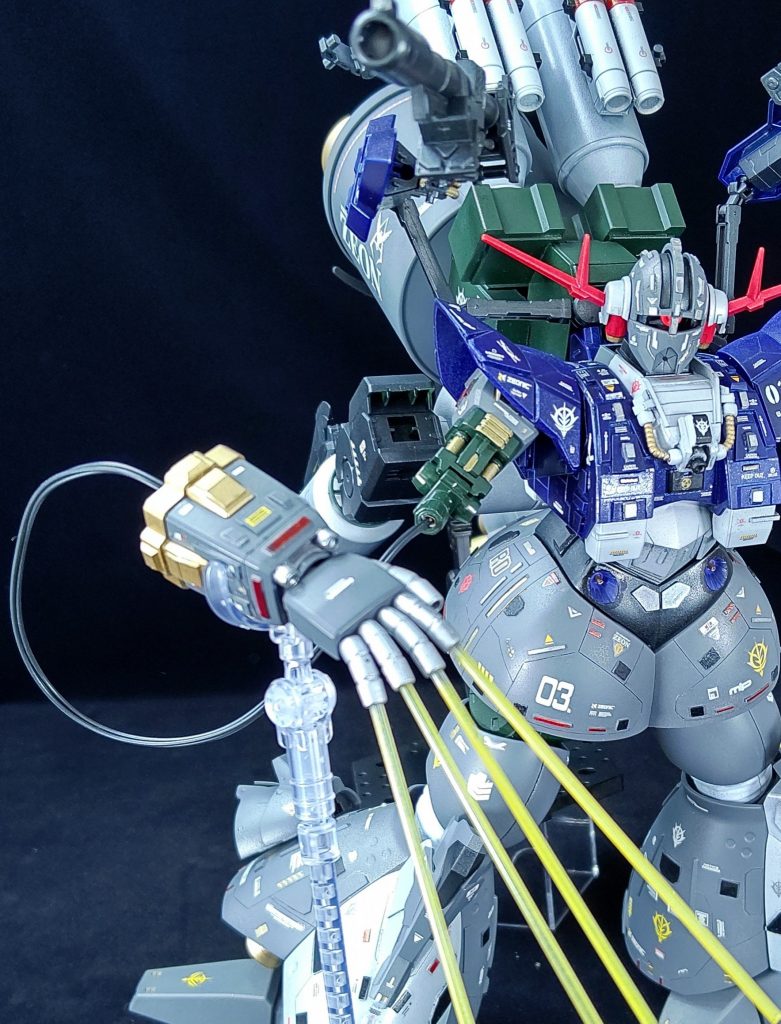 ワイヤーは3本のワイヤーを束ねて接着したオリジナルを採用しています