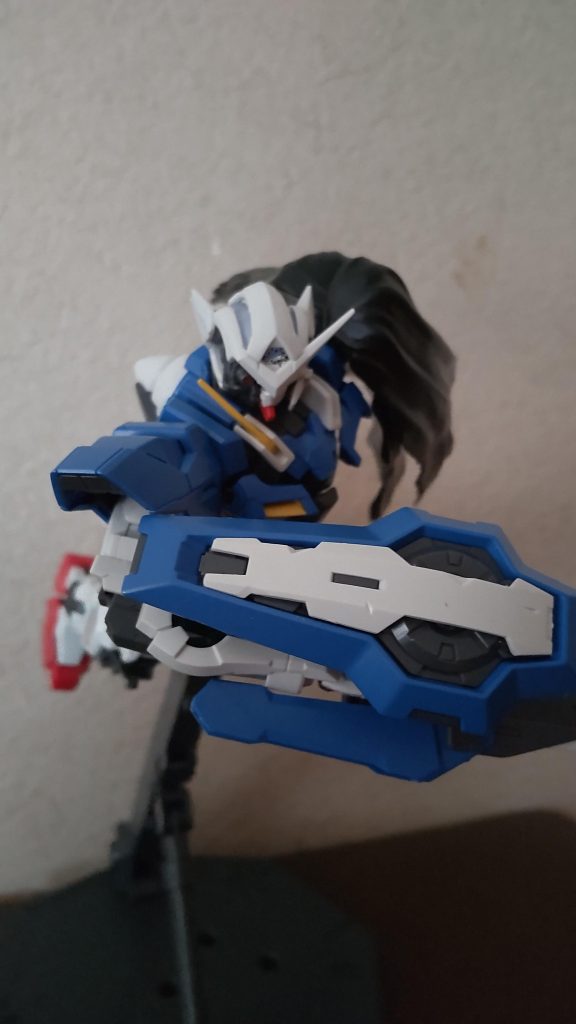 ダブルオーの二期の1話を見て感動したので買いました。面白いことにリペアパーツには少し傷がはいっていたりします。