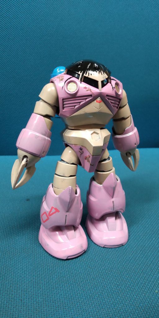 少し内股ではにかむ出で立ちが 、なんともキュートです(。・ω・。)