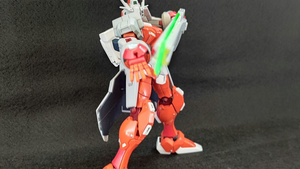 牙突っぽいポーズで