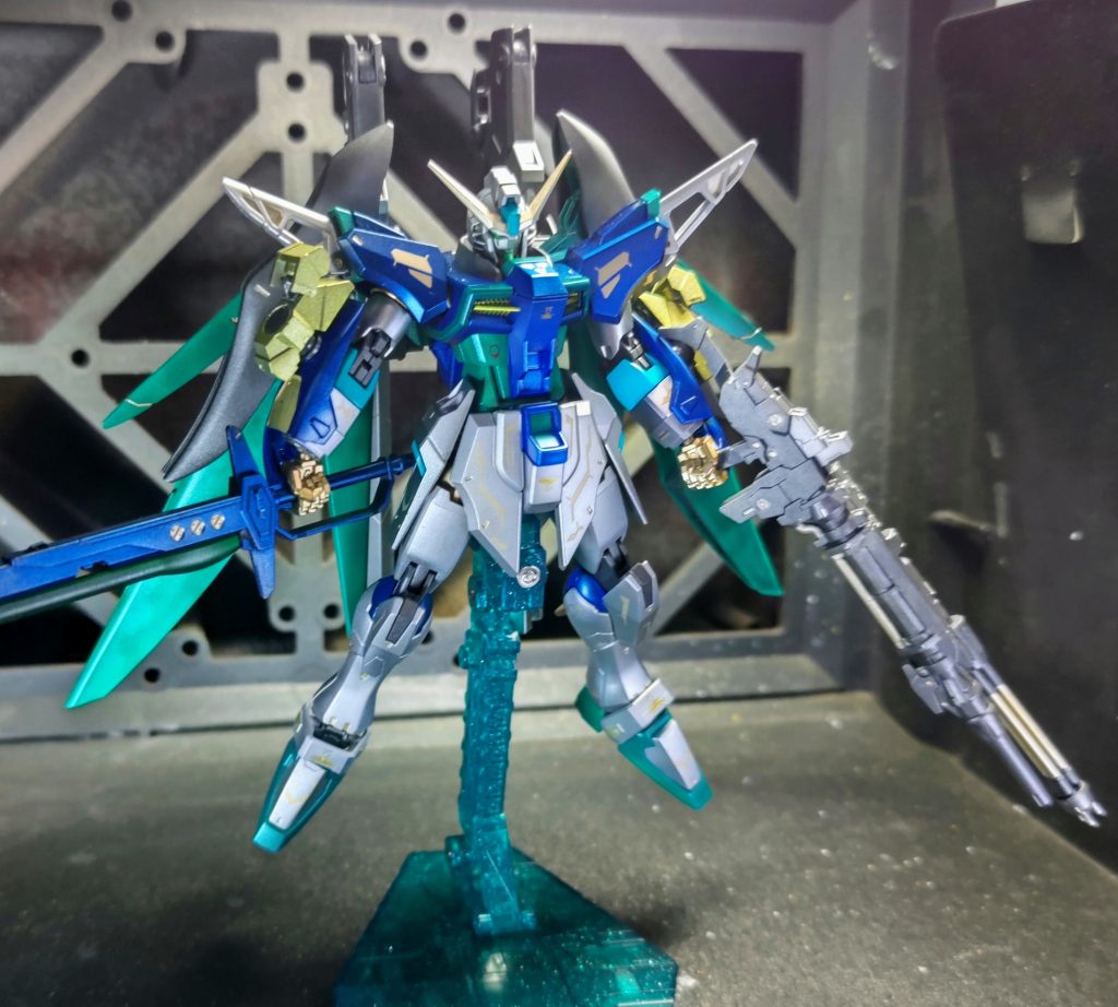 お久しぶりでございます。金色のミヤでございます。前回のダブルオーよりも先に完成していたものの、微調整や他のキットに現を抜かs…ンンン!ともかく何やかんやで遅くなりましたが投稿出来ました。HGデスティニーガンダム(2019年版)を、スパロボUXで激熱のクロスオーバーだったファフナー寄りに仕上げてみました。