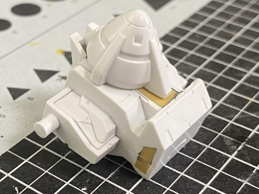 推進ユニット「ペンドラゴン」30mmポルタノヴァ(宇宙仕様)の宇宙用バックパックをベースにしています。GNドライブを搭載させるために3mmのドリルで穴を空けました。