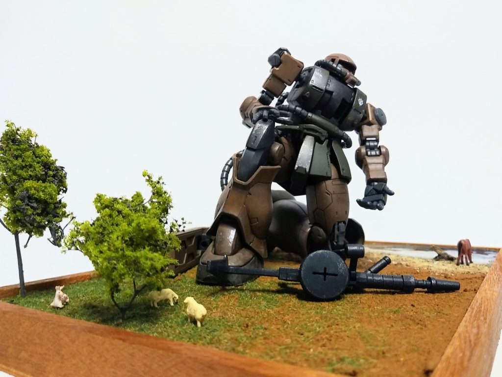 樹木や草、動物達は鉄道模型用のもの。地面は情景テクスチャーペイントです。