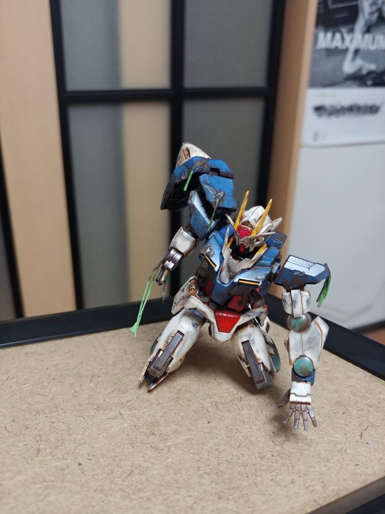 放置された感じに汚しを入れて腕の破壊とツタぽいものを取り付けて花を咲かせました。