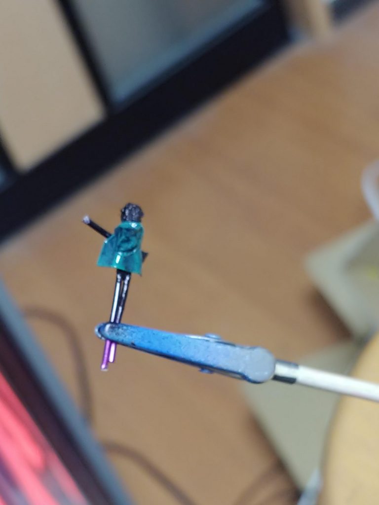 最後に割り箸で子供刹那を作って見ました。小さすぎて自分にはこれが限界でした……気軽にコメント、フォロー等して頂くと喜びます！