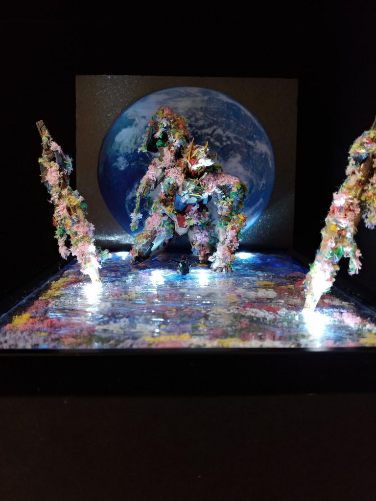 明るいところでLED点灯です。地球の影は濃い青のレジンにしてみました。波紋は薄い青のレジンで光があたると色が出るようにしてみました。