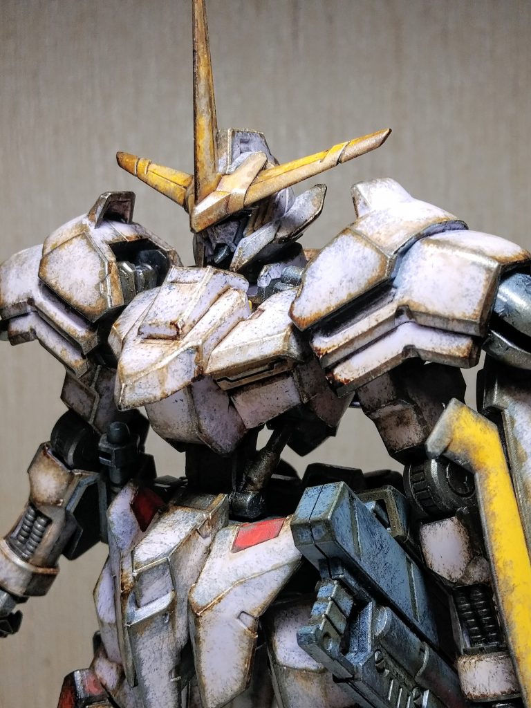 シールは使わず、部分塗装。差し色がうるさく感じた部分は敢えて塗装をやめました。オルフェンズのMS、UCとは違った独特のフォルムで味わいがありますね。最後まで観ていただき、ありがとうございました。