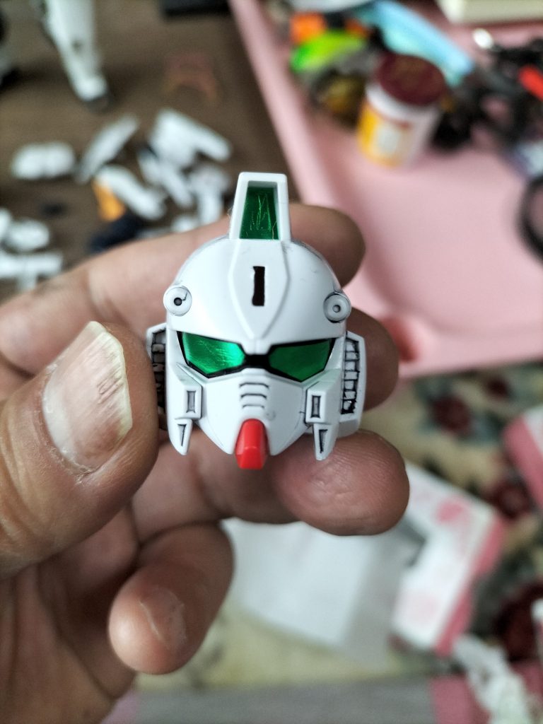 ガンダムマーカーで、簡単な墨入れしております。