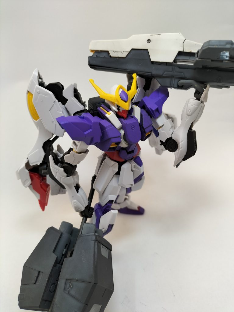 武器はメイスとヴァーチェのやつです。