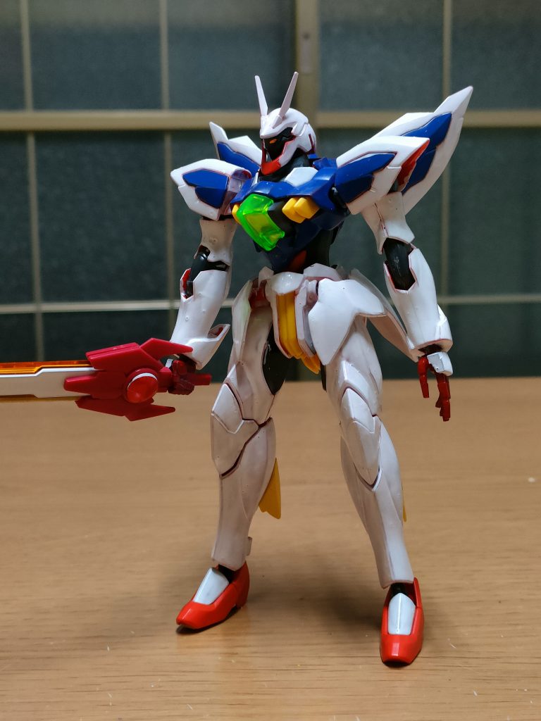 ご覧の通りゼイドラをガンダムみたいにトリコロールカラーに塗装したもの。四肢を白に、胴体を青に塗装。一応赤も用意したが、ゼイドラは元々赤のパーソナルカラーなのでそのままで。