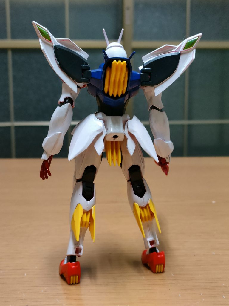 背面。ガンダムトリコロールの為にインナーとフィンはそのまま無塗装。