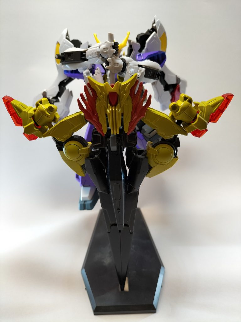 引き抜く感じのやつガンプラは、前回投稿した、バルバトスヴァーチェです！足パーツ変えてます。