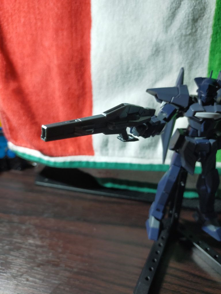 ガンダムＡＧＥ−FXのライフルを簡易化したもの威力を犠牲に連射性を上げてる