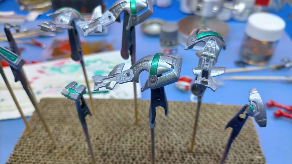 シルバー→クリアブラック→クリア→水性アクリジョン（メタリックグリーン）