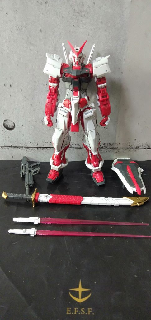 付属装備サーベルは専用ハンドでしっかり固定されます