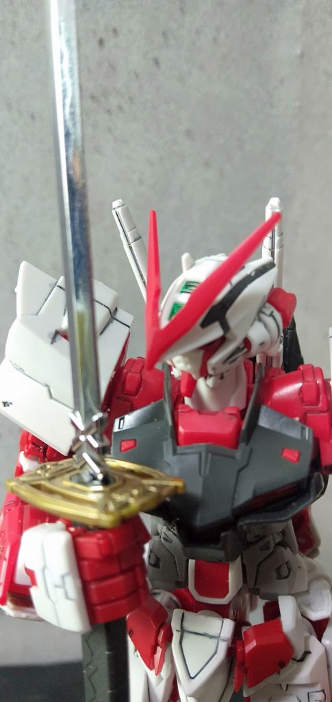 刀身の波うってるところまで再現されてすごいKITです