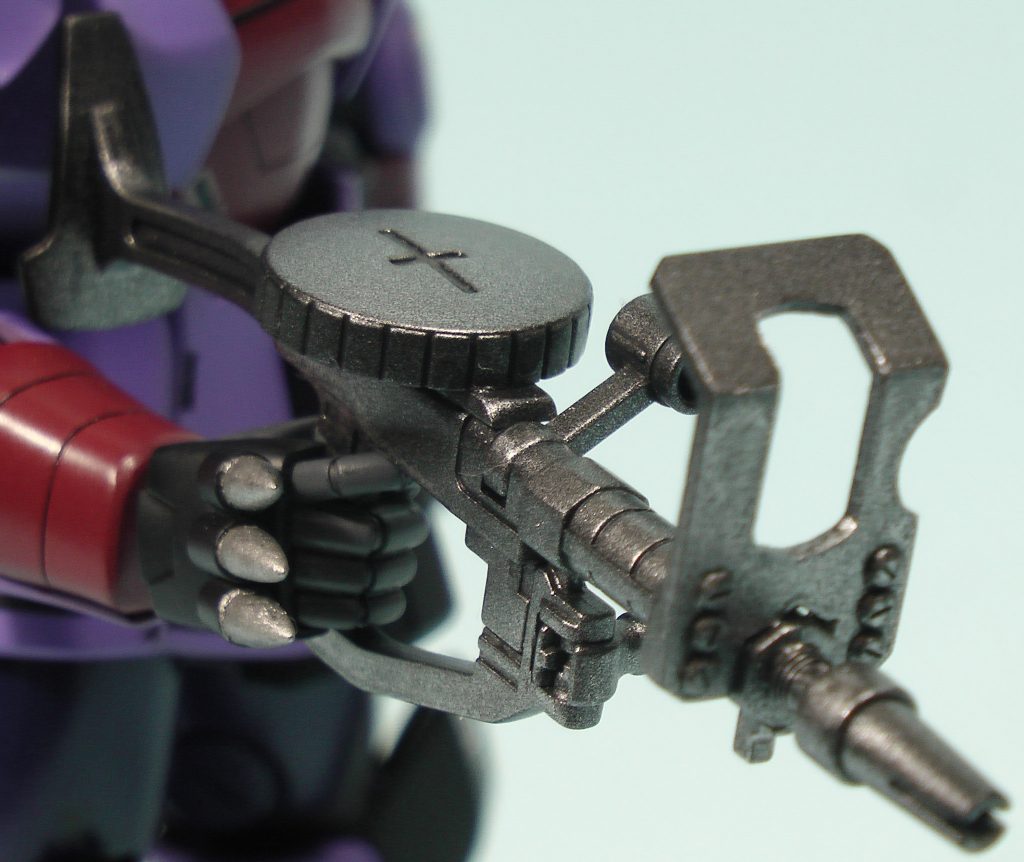 ザクマシンガンには設定画にある「申し訳程度」の防盾をつけてあります。拳のスパイクはグフカスタムのショルダーアーマー同様、威嚇にはなりますが、正直、武器は持たせにくいです。