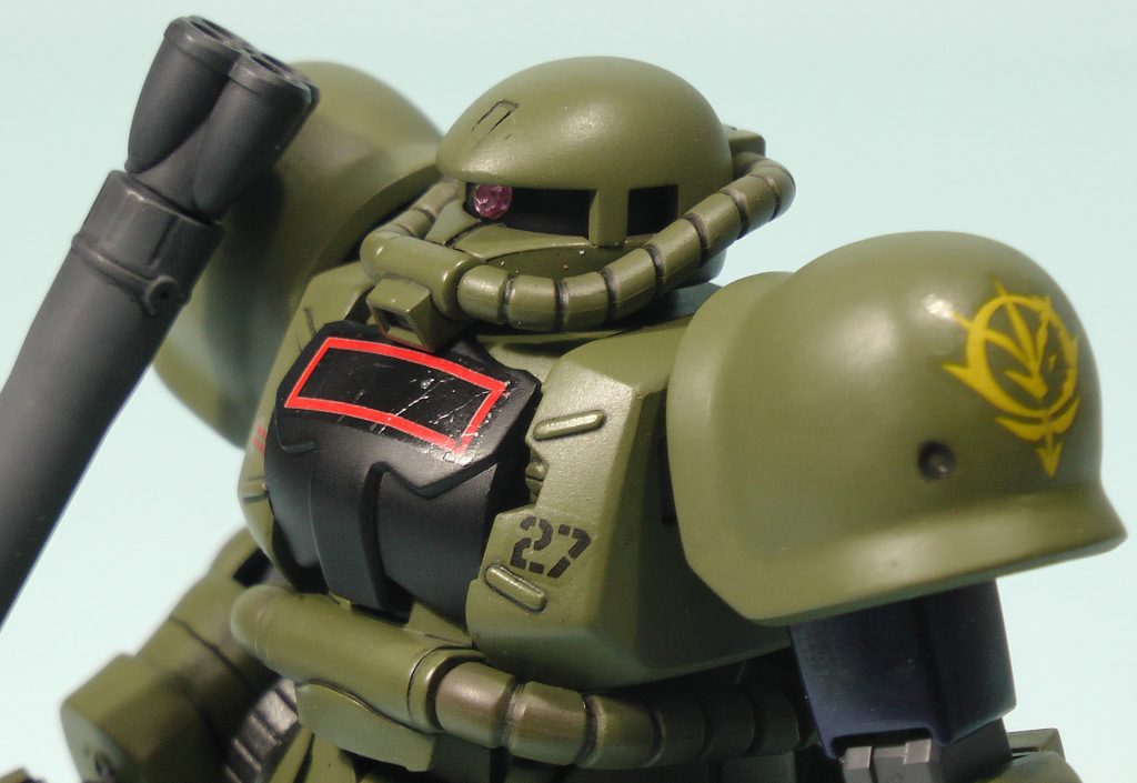 ザクⅡA型は、同じくHGUCのザクⅠスナイパータイプを芯に、リバイブシャアザクなどをミキシングしています。デカールが消費期限を超えているのがわかります(笑)。