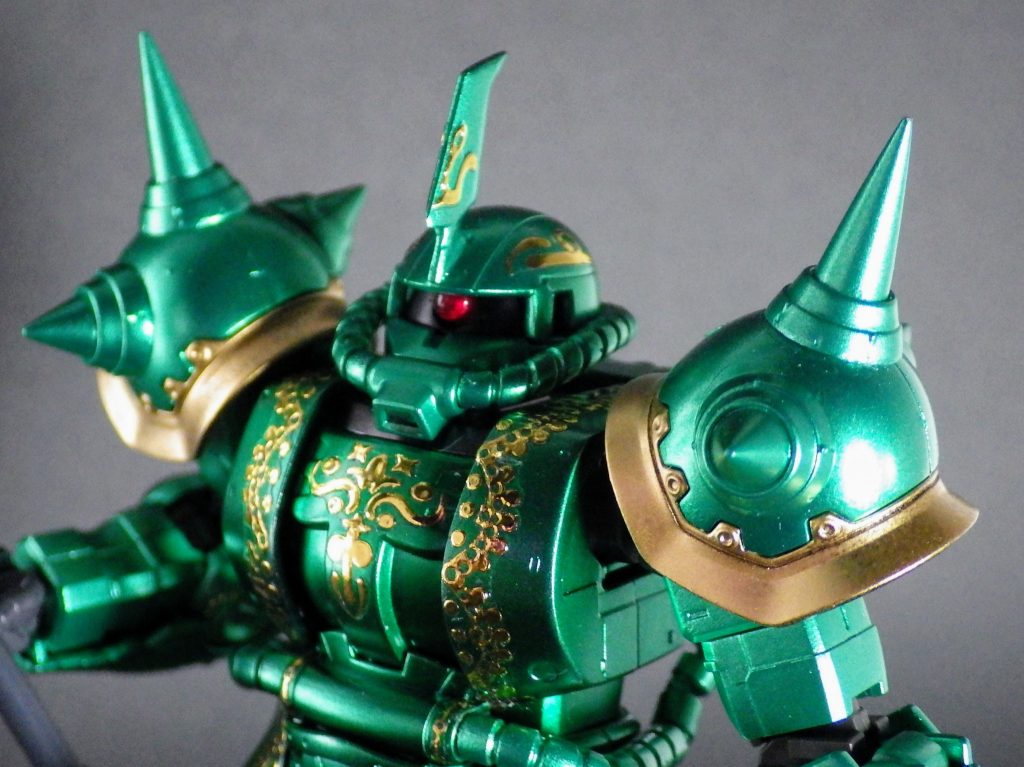 MSVイラスト細部をよく見ると、ドズルザクは、頭と腹部の動力パイプが特殊な形状をしていますが、今回は1/144なので手間と見映えを考え、オミットしました。