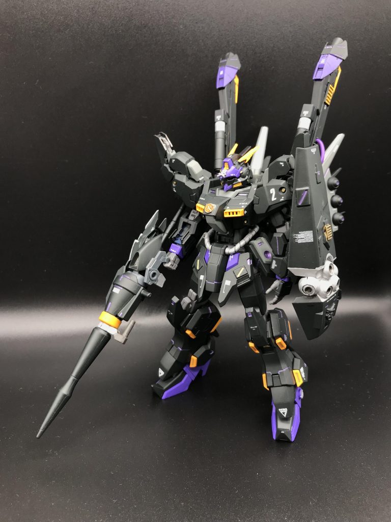 ・ショットランサーは、鉄血のオルフェンズの武器キットと30mmのパーツなどを組み合わせて自作しました。・槍のように持ったり、銃のように持つため、取っ手を多めにつけています。・パーツ構造上、刃を分離出来るので、やろうと思えば射出シーンもできそうです。