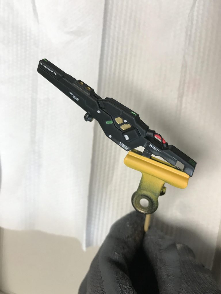 ライフルはジ・Oの武器の意匠をいれたく、パイピングに挑戦。赤と黒線で太さを変えたのが個人的には大正解でした。