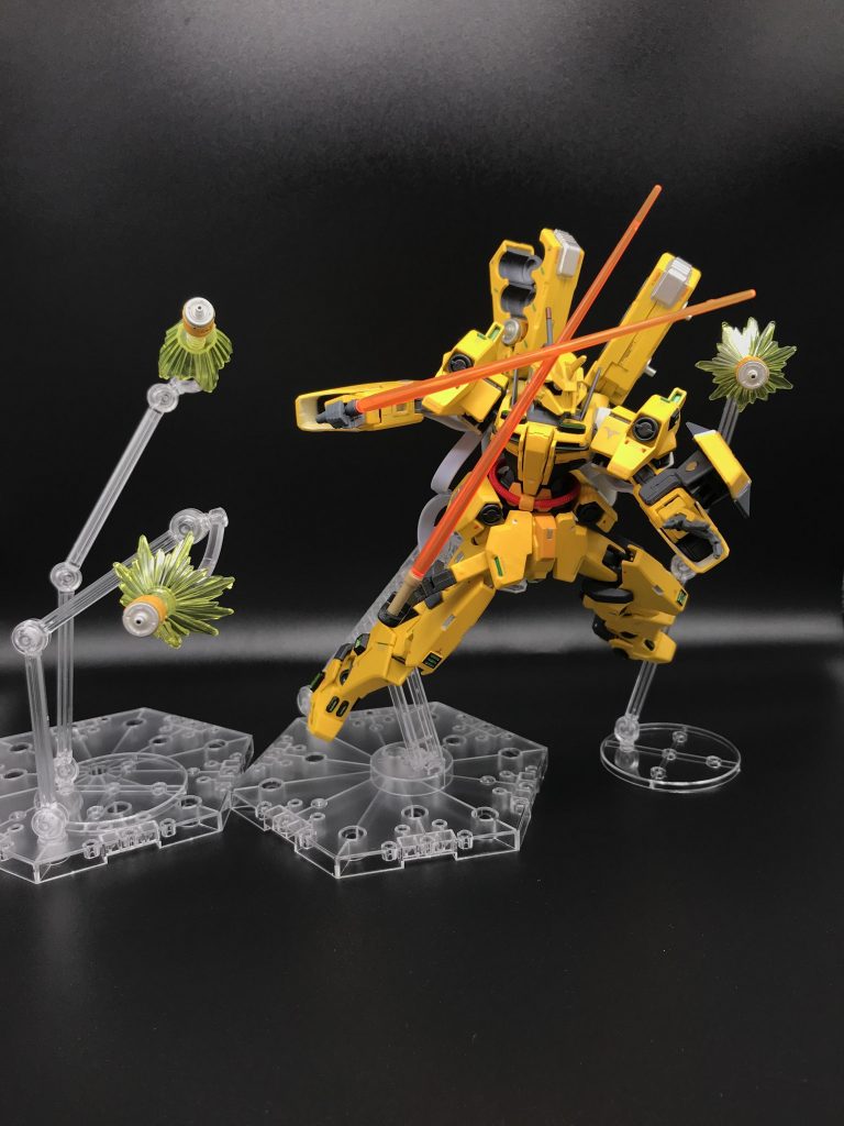 ファンネルと近接格闘の融合。まさに一騎当千。近〜中距離でこの猛攻を避けきれる者はいない。こんなのが来たら逃げるしかない。