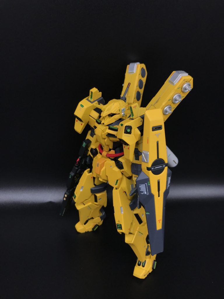 お腹のケーブルはジ・Oのパイプを意識。メッシュパイプを腹部と背中に２点どめ。シールドは側面にささやかなディテールアップ。本当はシールドは普通にあつたほうがよいと考えていたシロッコ。