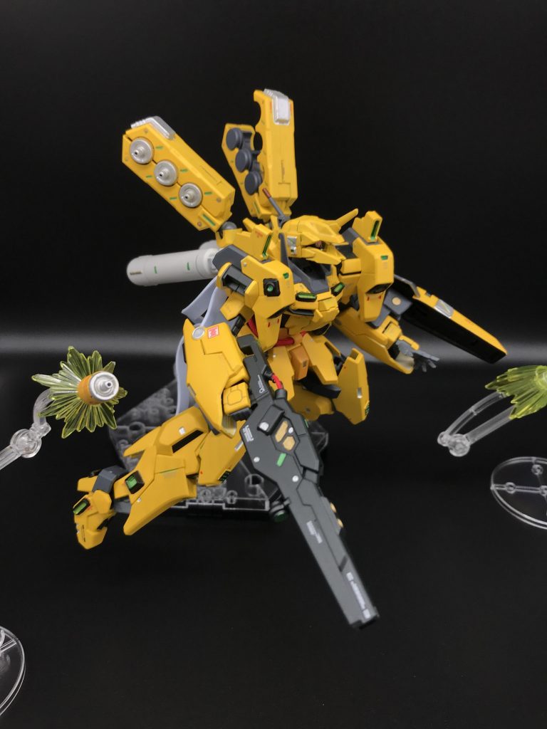 戦地への出撃。ファンネルによる露払い。