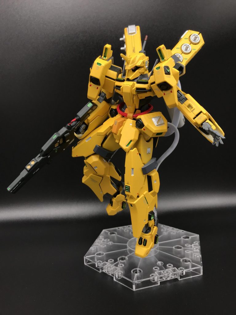 シンプル浮遊姿。こうして見るとT3部隊やネオジオン改造も向いていそうな見た目。