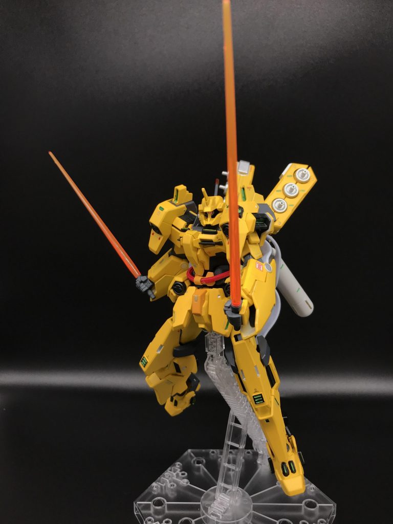 一般兵で手に負えないエース機狩りもシロッコのお仕事。ビームサーベル二刀流。